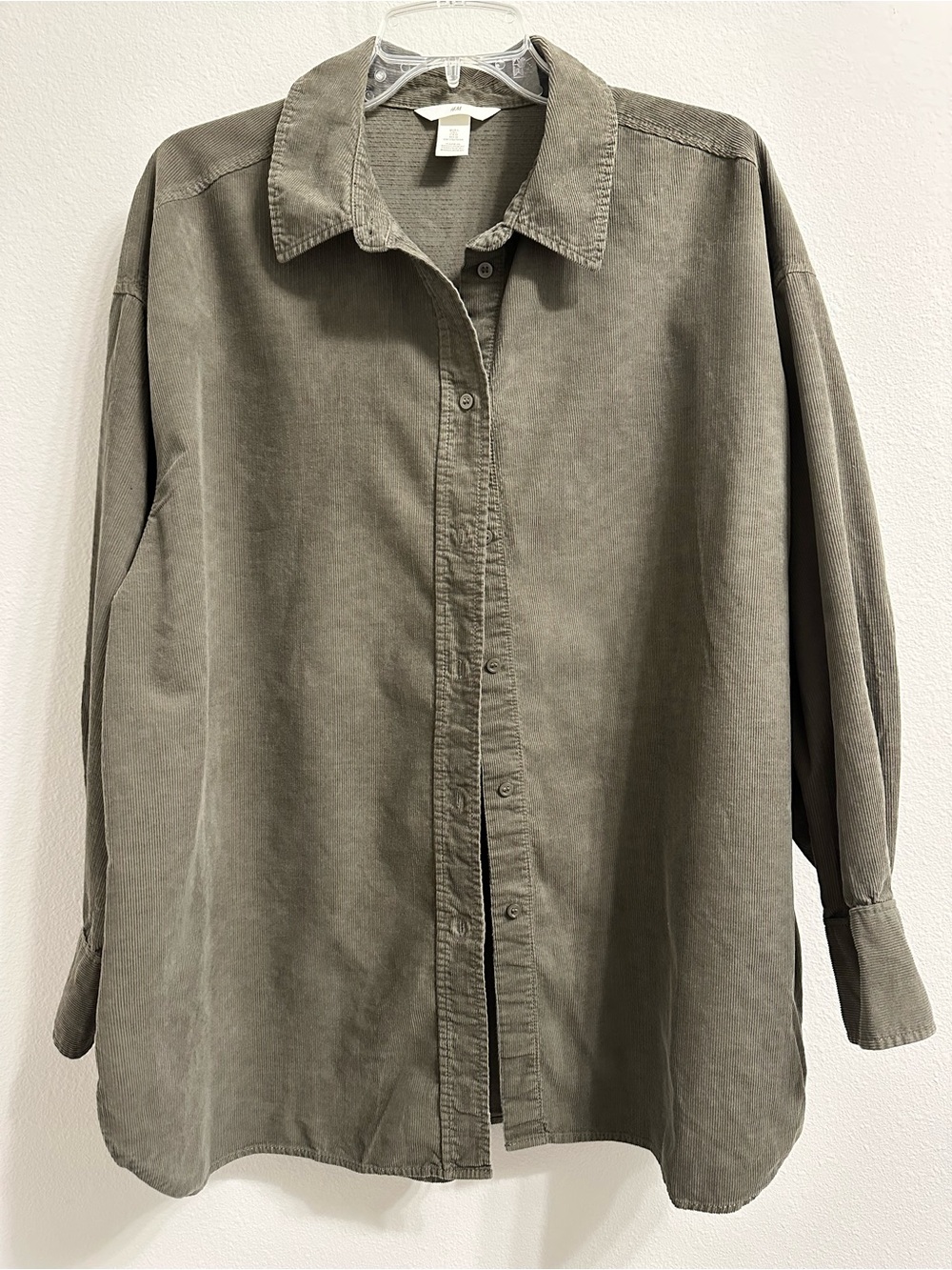 H&M Olive-Tone Casual Button-Down Shirt Size L women’s oversized corduroy